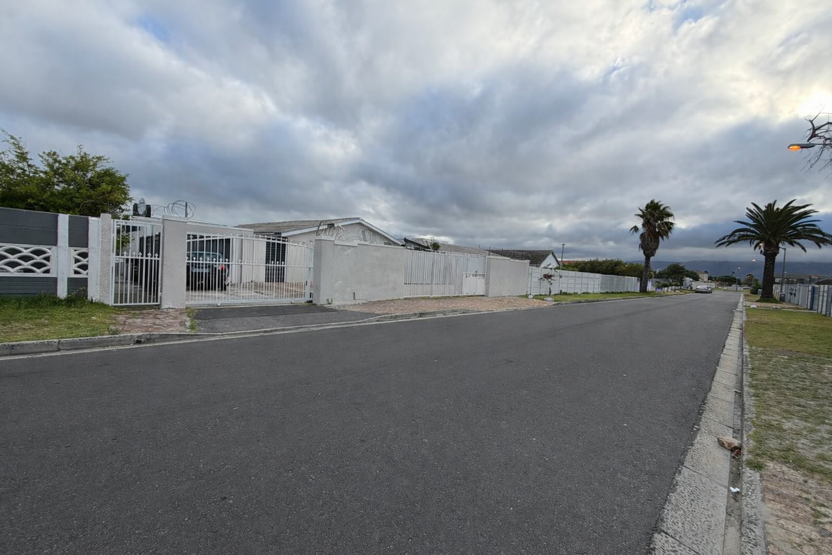 Beautiful investment property on large plot - Photo 2