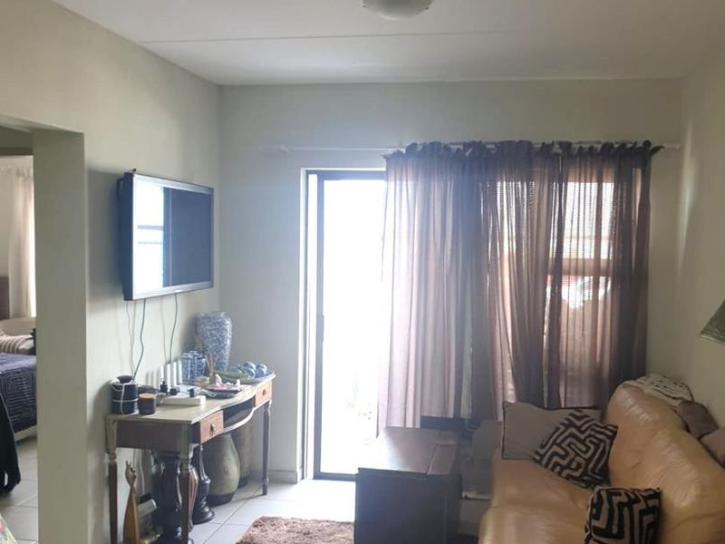 Cozy two-bedroom ground floor apartment for sale in Brentwood Park, Benoni - Photo 8