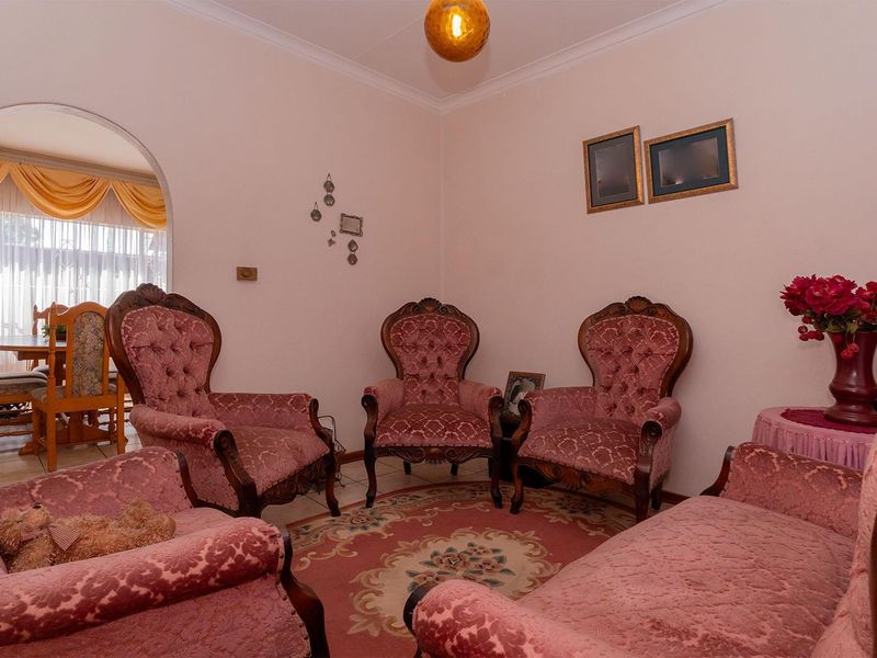 Perfect Lock-Up-and-Go 3 Bedroom Townhouse in Birchleigh North - Photo 4