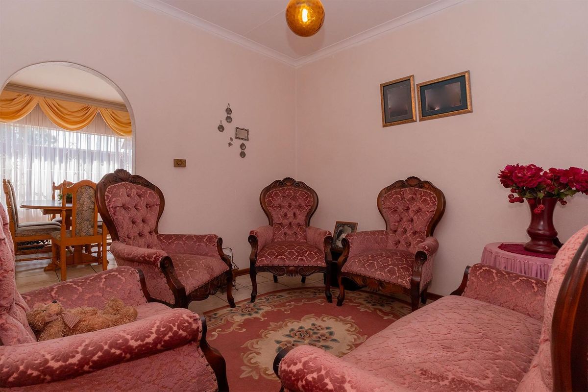 Perfect Lock-Up-and-Go 3 Bedroom Townhouse in Birchleigh North - Photo 4