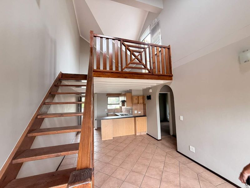 Loft Apartment with Stunning Views in Paulshof - Photo 6
