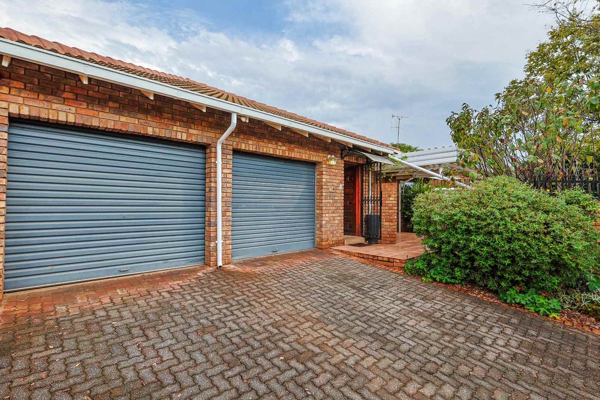 Charming 3-Bedroom Duet in Die Wilgers – Comfort, Space & Convenience Combined - Photo 2