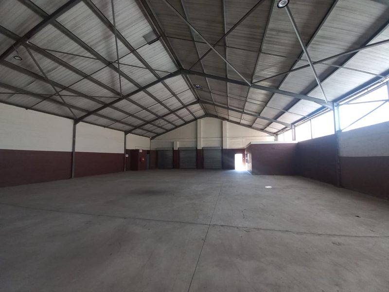 Versatile Industrial Warehouse Space in Empangeni Central for Lease. - Photo 4