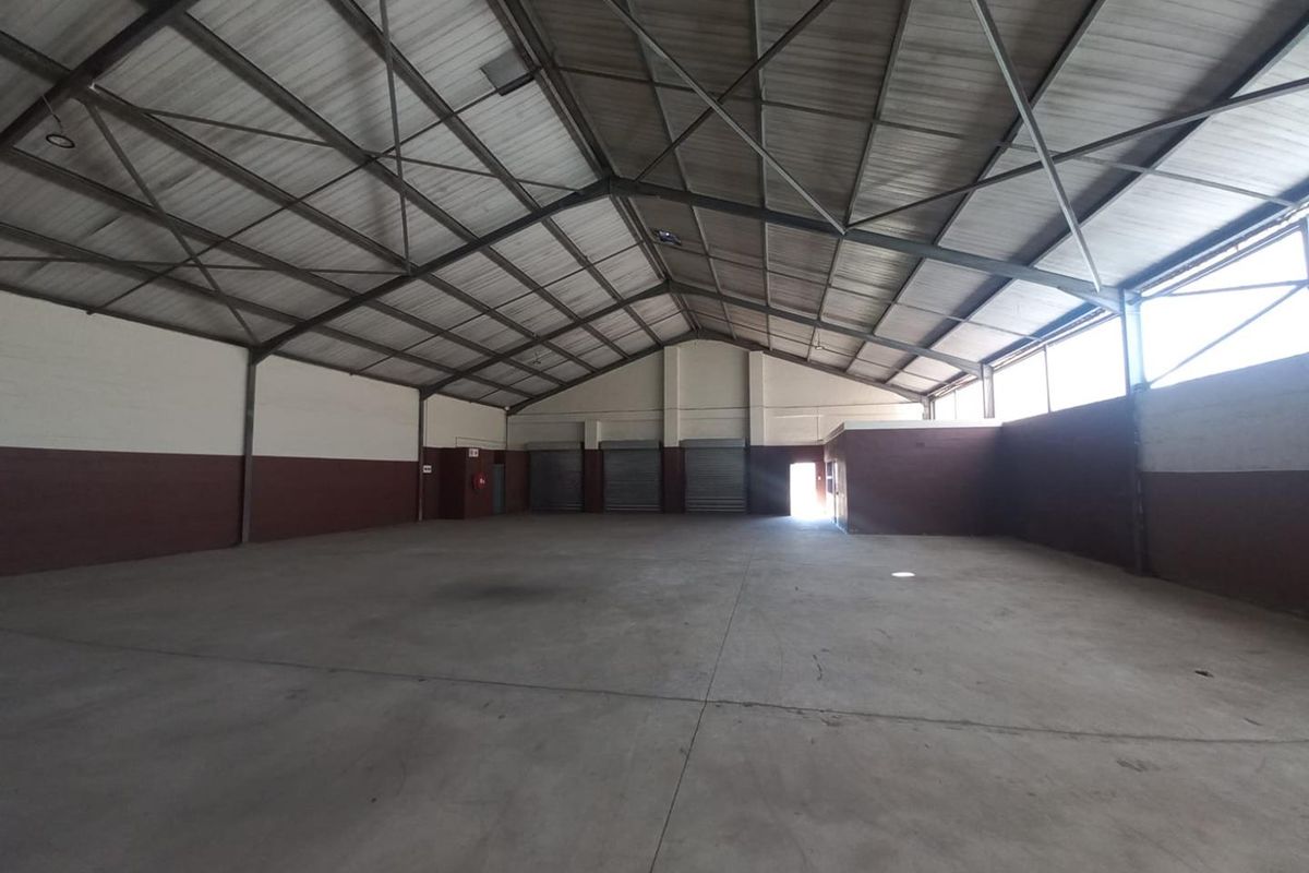Versatile Industrial Warehouse Space in Empangeni Central for Lease. - Photo 4