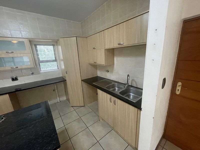 UNFURNISHED TWO BEDROOMS BALCONY - Photo 6