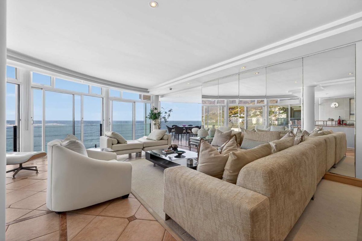 Prime Clifton Living: Secure, Spacious, and Scenic. - Photo 2