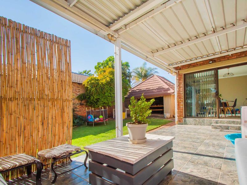 Modern Open Plan and Additional Work-From-Home. - Photo 10