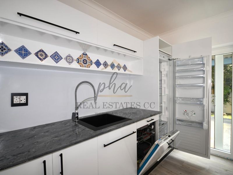 Immaculate Home with Bonus Bangalow - Photo 10