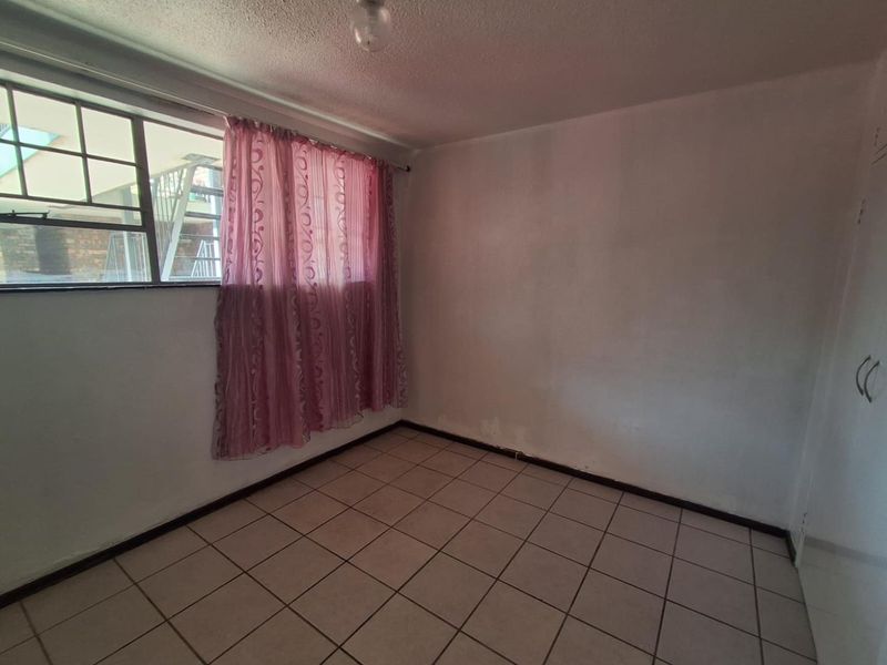PET FRIENDLY, PRIVATE GARDEN DOWNSTAIRS UNIT - VILLA MOURA - Photo 8