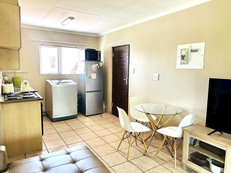 For Sale: 2 Bedroom Apartment in Village 7, Stone Arch Estate - Photo 3