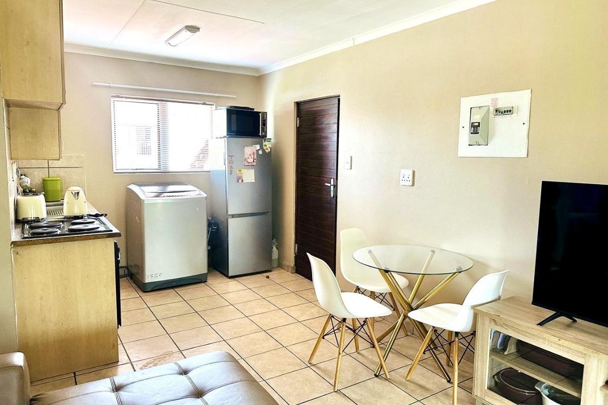 For Sale: 2 Bedroom Apartment in Village 7, Stone Arch Estate - Photo 3