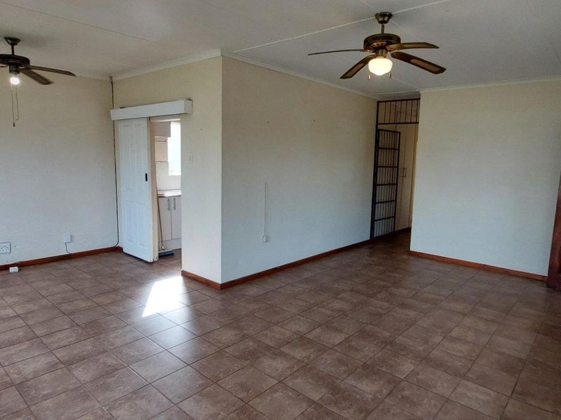 Charming 3-Bedroom Home with Separate Flatlet for Sale in Port Alfred - Photo 6