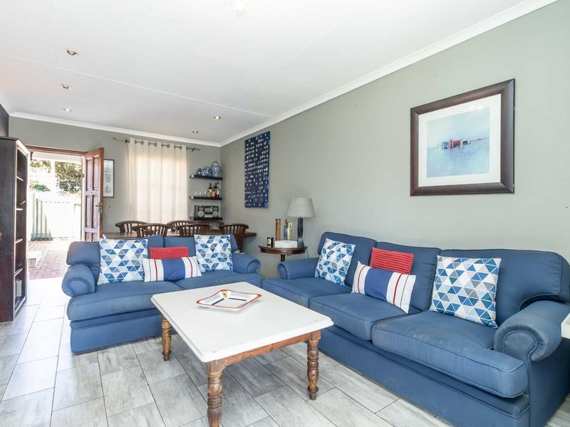 Cosy low maintenance cluster with potential for third bedroom - Photo 2