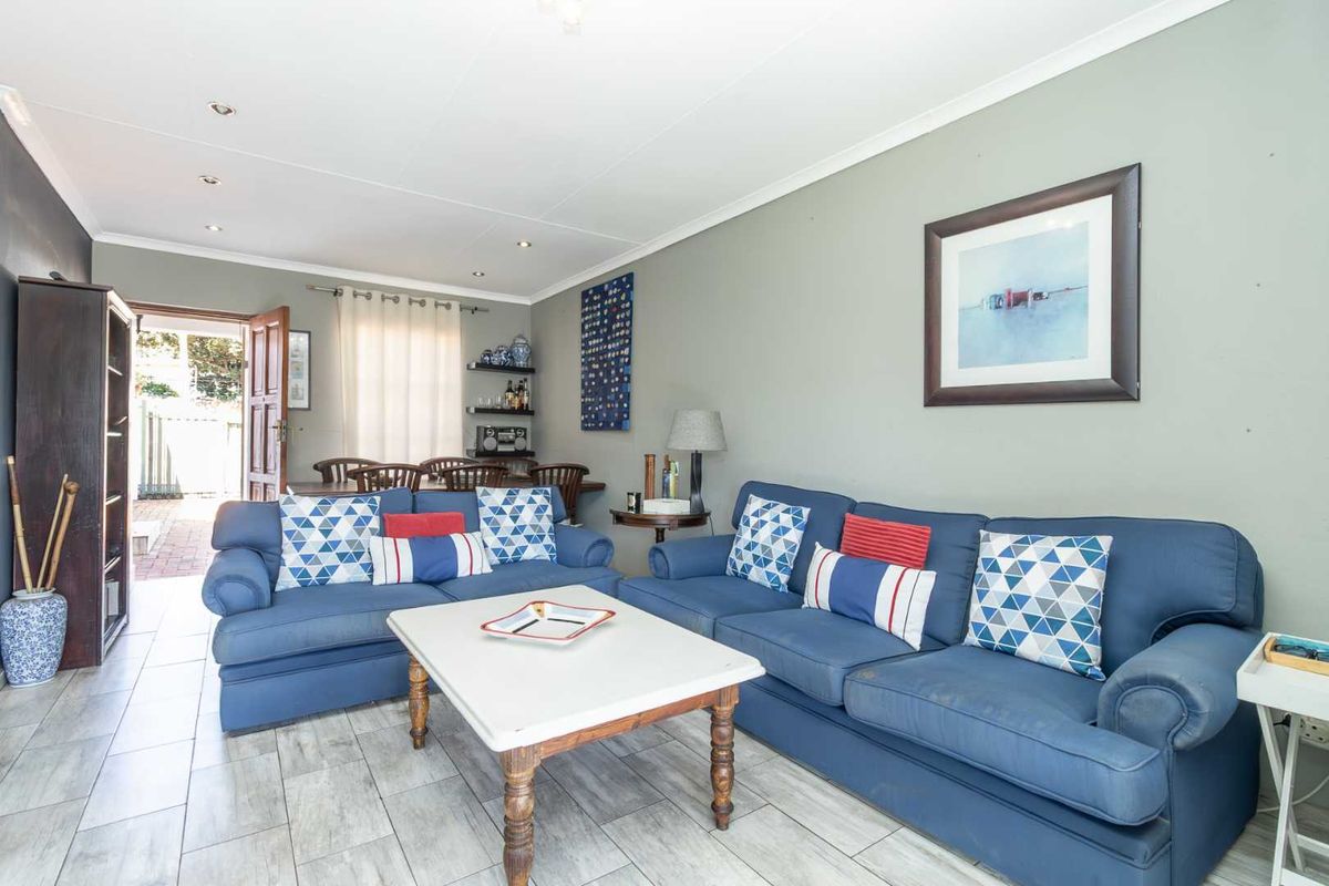 Cosy low maintenance cluster with potential for third bedroom - Photo 2