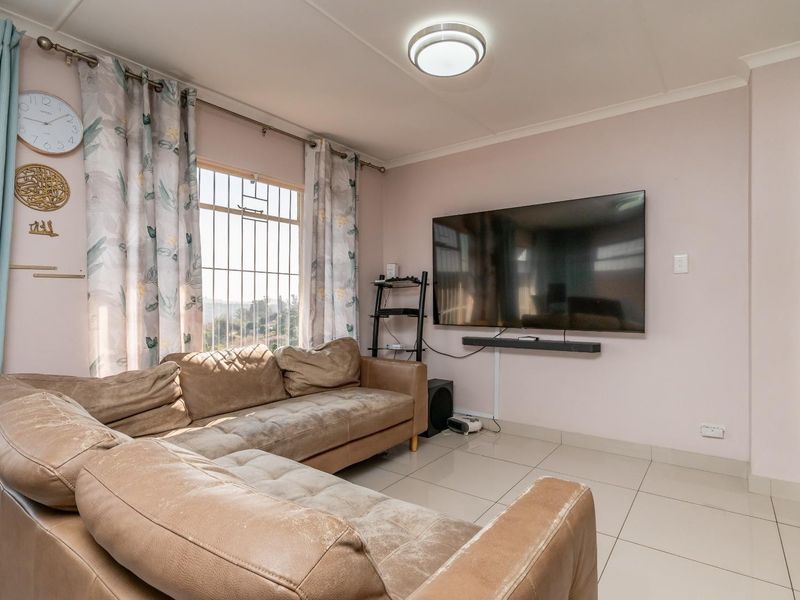 Secure Complex Living with Beautiful Views - Photo 8