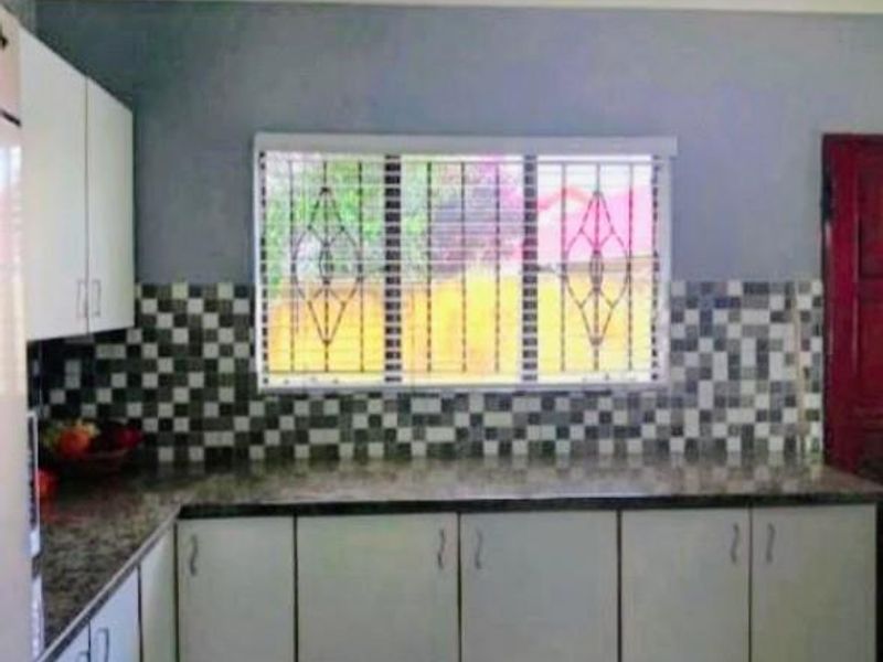 3 Bedroom Family Townhouse To Let - Photo 8