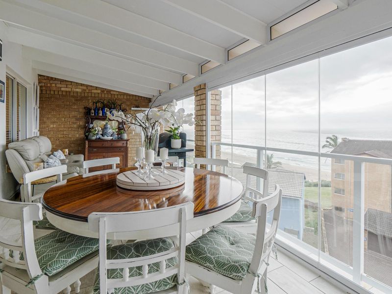 Stunning Beachfront Modern Apartment with Seamless Indoor-Outdoor Living - Photo 4