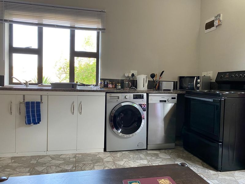 FOR RENT  |  Waterfall  |  1 Bedroom Garden Cottage - Photo 10