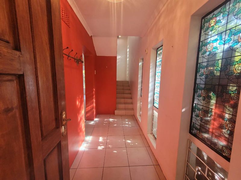 Large Family Home - Photo 5