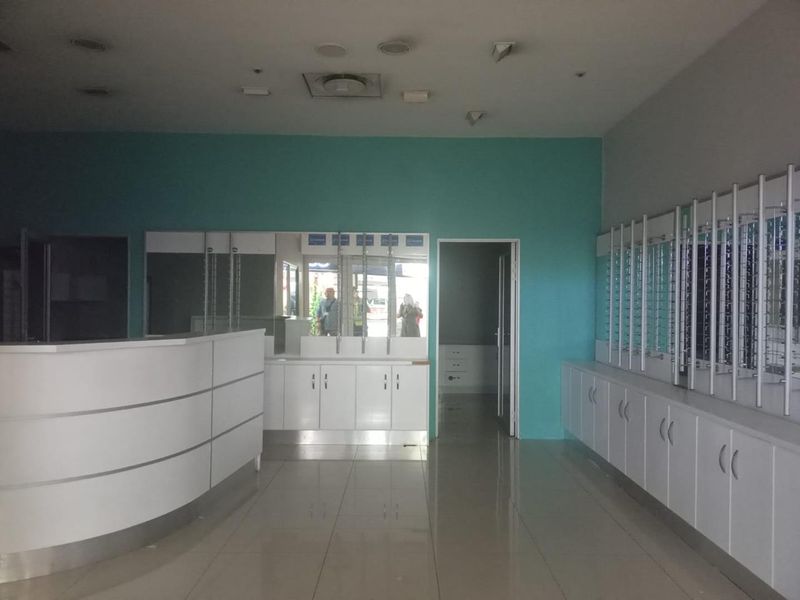 Prime Retail space to let - Photo 5