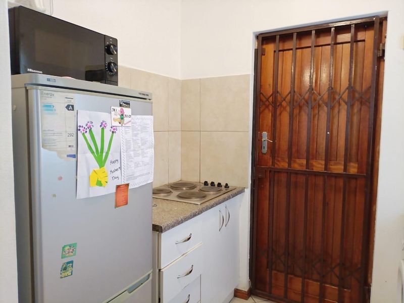 Unfurnished 2-Bedroom House in Eersterivier South To Rent - Photo 9