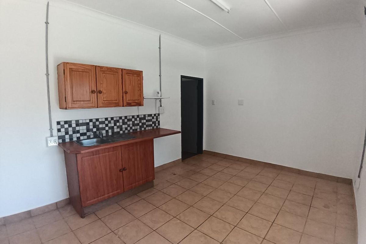 BACHELOR APARTMENT - Photo 5