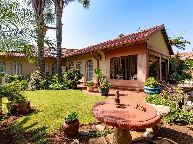 3 Bedroom Versatile Family Home with Flatlet, Solar & Superb Entertainment – Bonaero Park - Photo 5