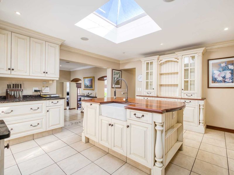SPACIOUS 3 BED 3 BATH IN DAINFERN RIDGE - Photo 4
