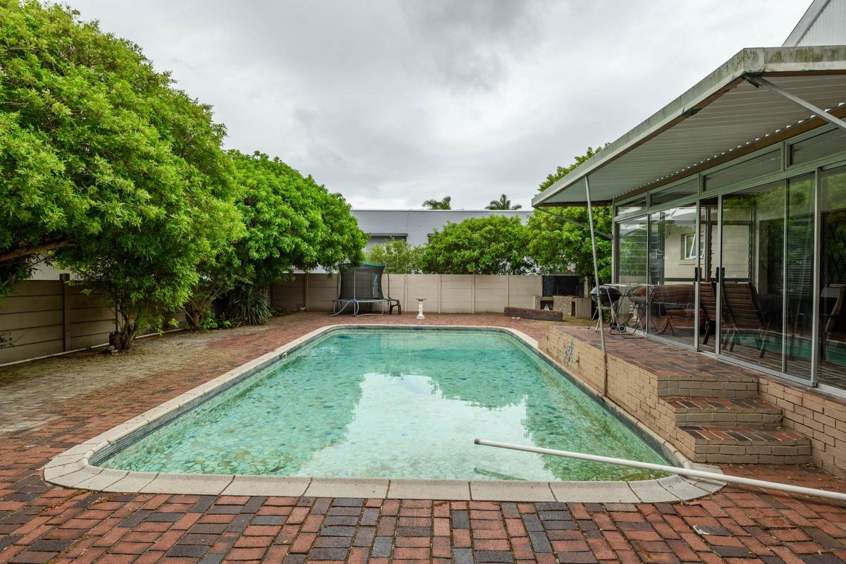 Beautiful, sunny family home. Prime location! Good security! - Photo 4