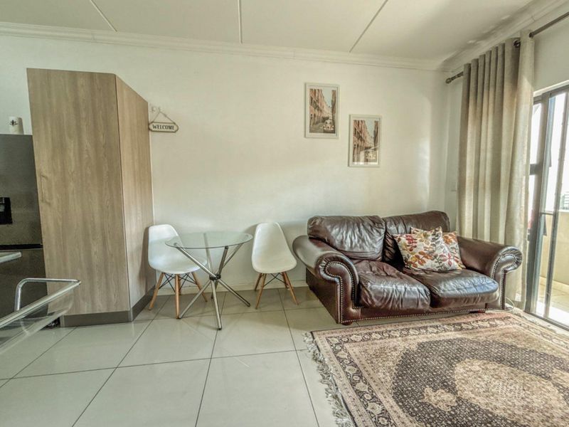 Modern Look-Up and Go 1 Bedroom Apartment /Flat for sale in Halfway Gardens - Photo 8