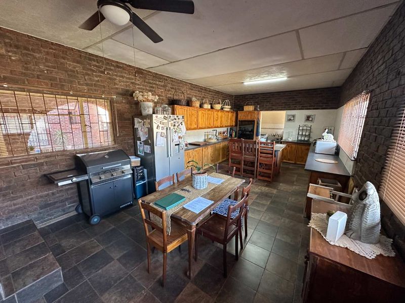 Charming 4 bedroom home with income-generating flat in Glencoe - Photo 4