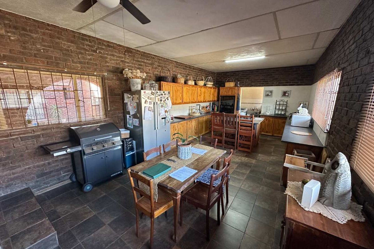 Charming 4 bedroom home with income-generating flat in Glencoe - Photo 4