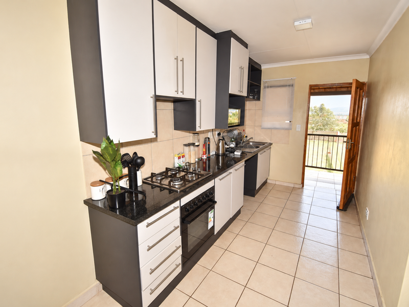 First-Floor Apartment with Beautiful Views - Photo 7