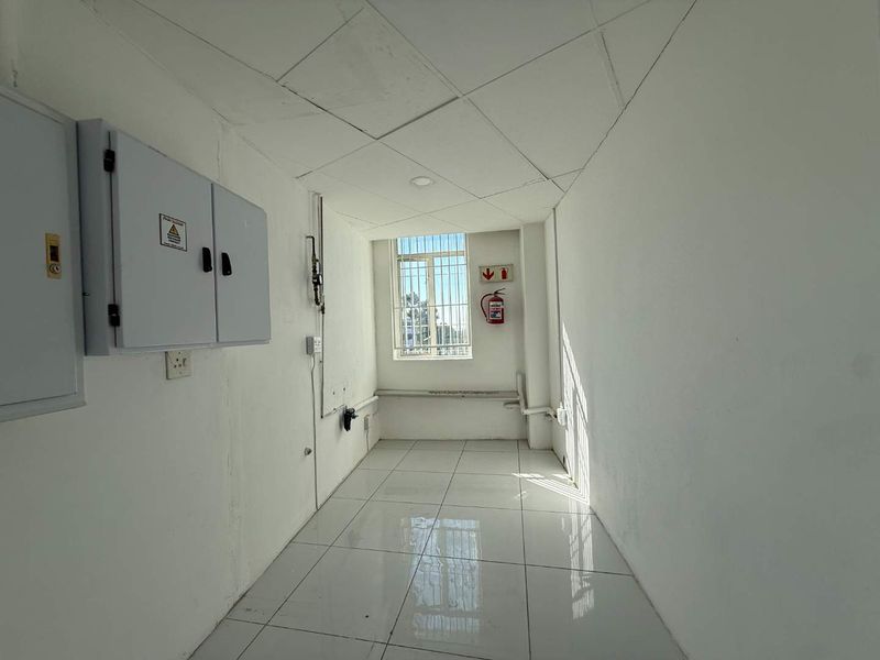 Retail Space Available Now - Prime Location - Photo 4