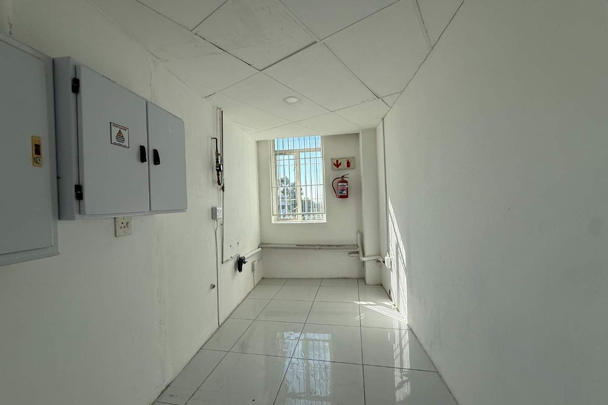 Retail Space Available Now - Prime Location - Photo 4