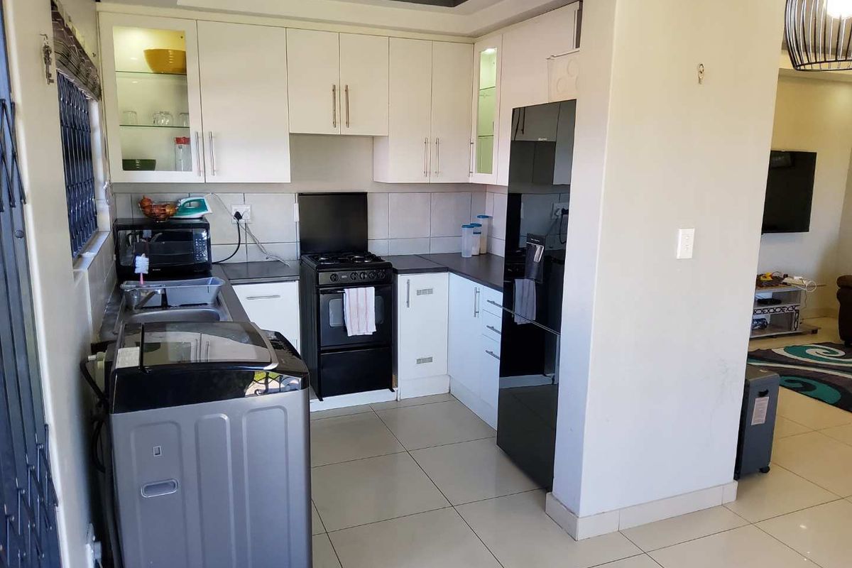 Modern fabulous spaces 3bedroom, family house, with morning fresh sea breeze,  with excellent security and big outside area - Photo 2