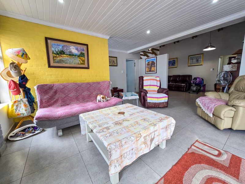 The perfect lock-up-and-go property for sale in Stilbaai-Wes. - Photo 5