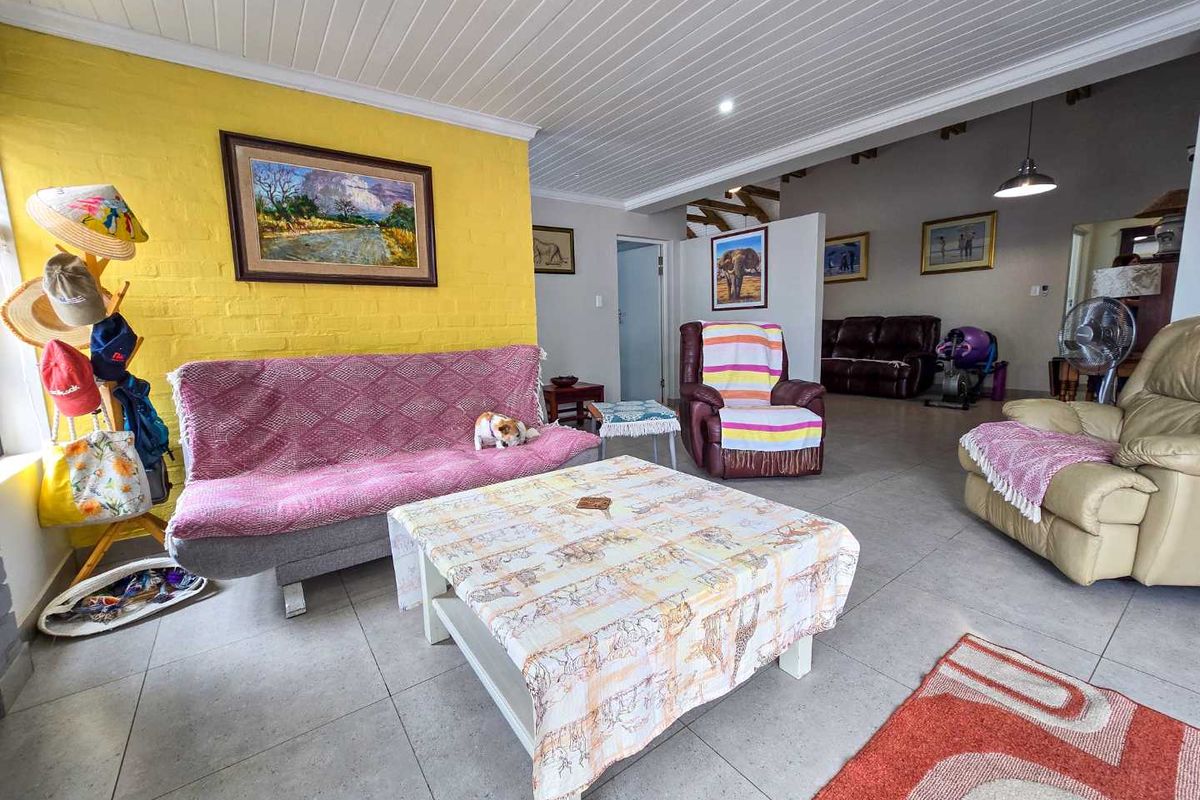 The perfect lock-up-and-go property for sale in Stilbaai-Wes. - Photo 5