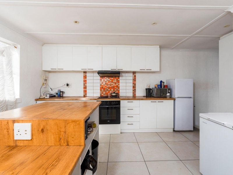 Cozy 3 Bedroom House. - Photo 2