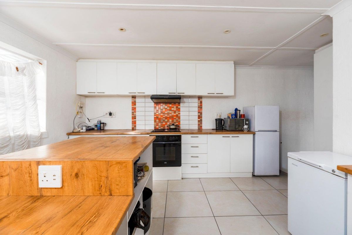 Cozy 3 Bedroom House. - Photo 2