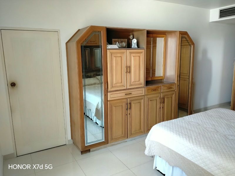 large 3- bedrroom unit  overlooking the coast on South Beach - Photo 9