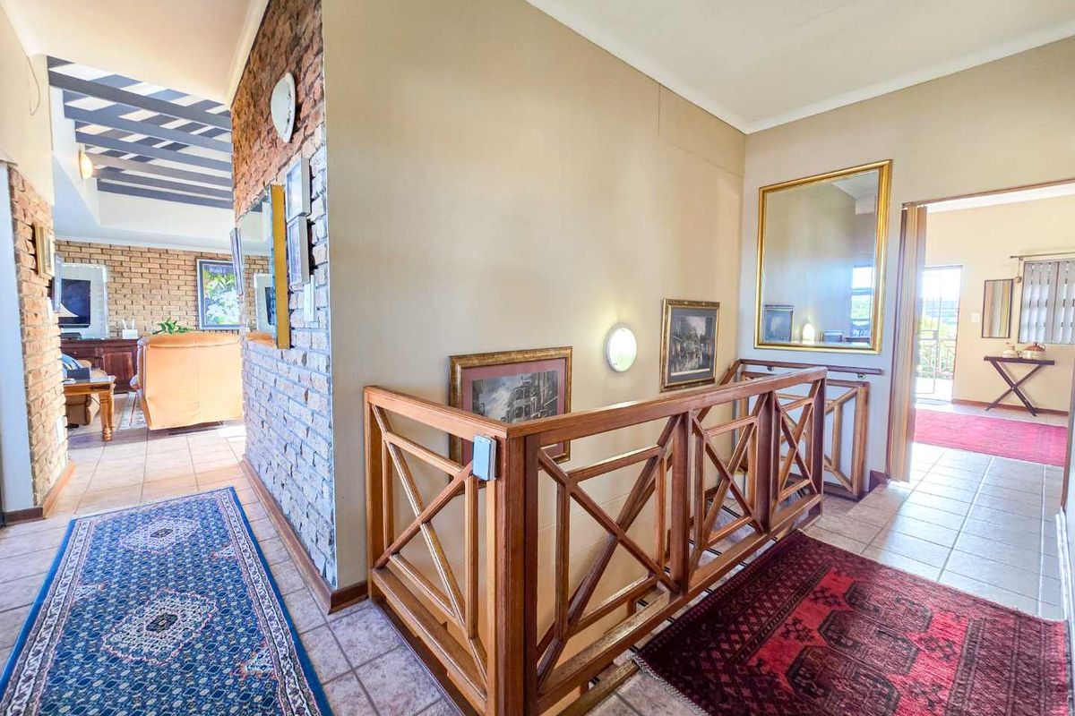 Spacious family home for sale is Stilbaai-Wes. - Photo 3