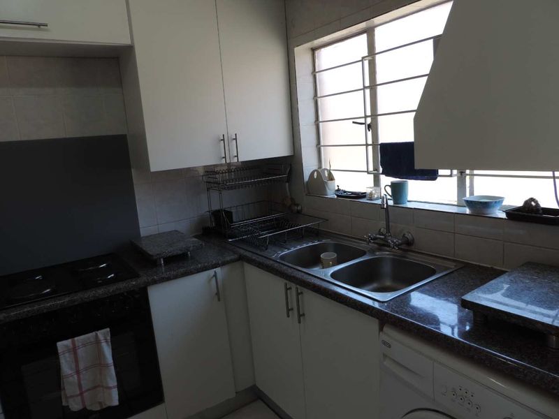 2 bedroomed well maintained duplex in Glenvista with single garage and private garden and pet friendly - Photo 8