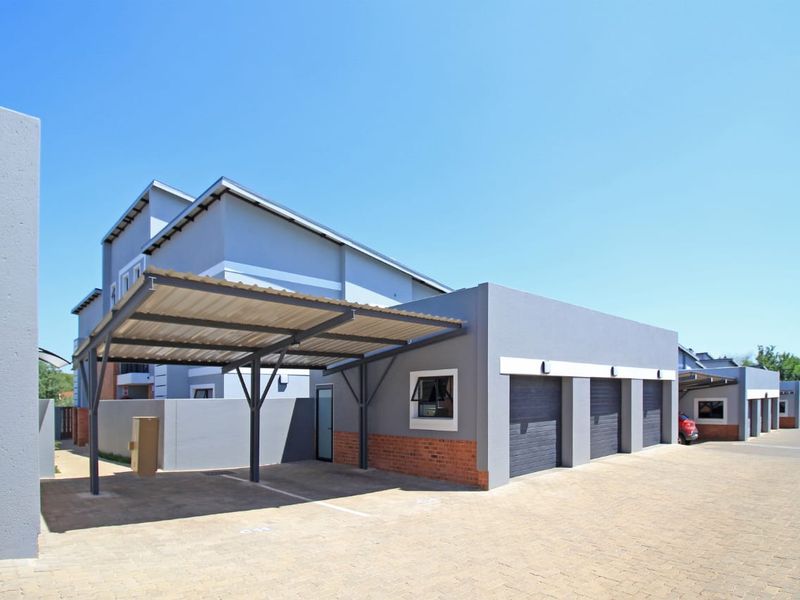 A  Modern 2 bedroom Apartment For Sale. - Photo 2