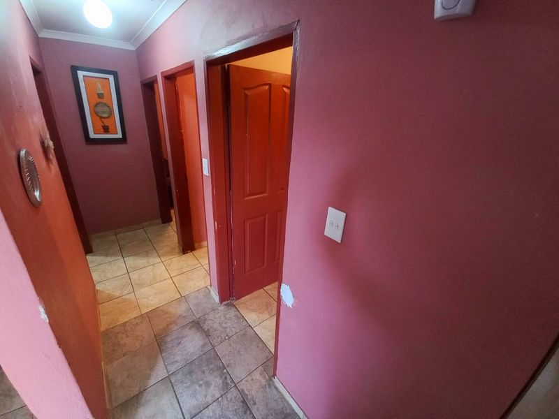 Three bedrooms house for sale in Atteridgeville - Photo 9