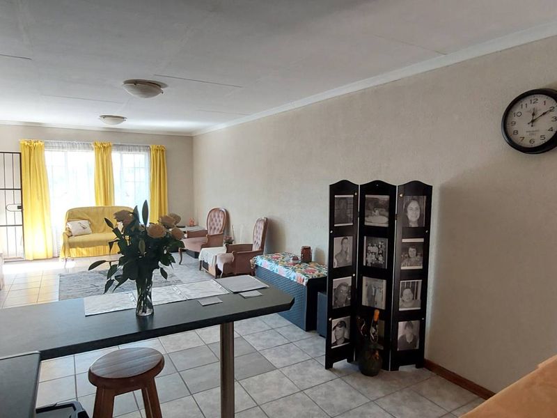 Secure Living: 2 Beds, Balcony, Carport & Storage Galore - Photo 4