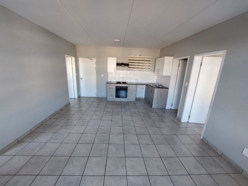 Unfurnished Two Bedroom Apartment To Rent in Parklands - Photo 5