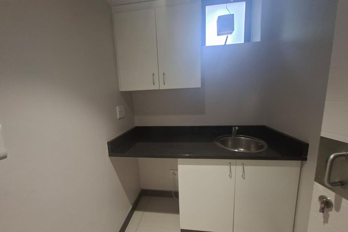 Professional 304m2 Office Space Available in Essex Gardens, Westville - Photo 5