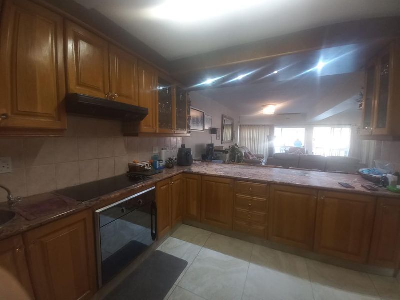 SPASCIOUS DUPLEX - Photo 3