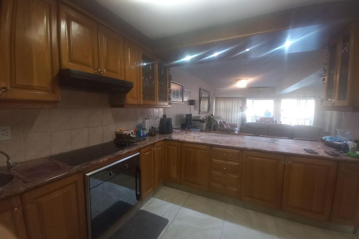 SPASCIOUS DUPLEX - Photo 3